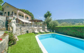 Amazing home in Chiavari with Outdoor swimming pool and 5 Bedrooms